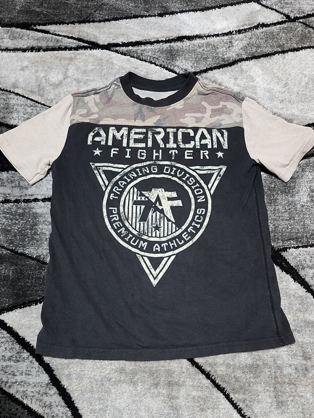 BOYS AMERICAN FIGHTER TRAINING DIVISON BLACK GRAPHIC CAMO COLORBLOCK TEE-SHIRT